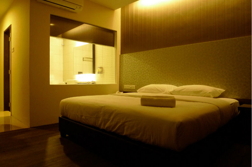 Hotel Austin Paradise - Taman Pulai Utama Skudai Extérieur photo