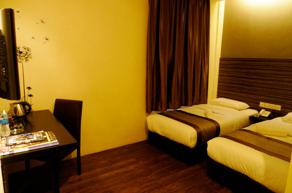 Hotel Austin Paradise - Taman Pulai Utama Skudai Extérieur photo