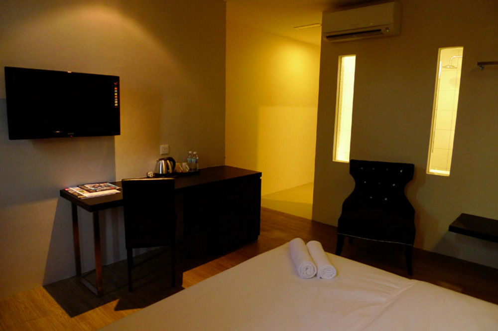 Hotel Austin Paradise - Taman Pulai Utama Skudai Extérieur photo