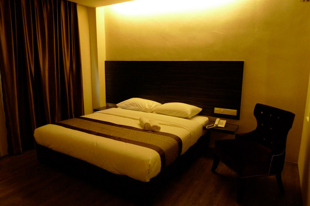 Hotel Austin Paradise - Taman Pulai Utama Skudai Extérieur photo